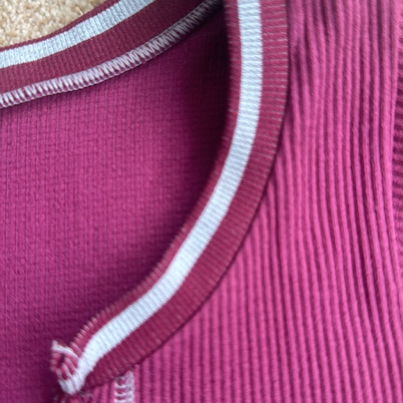 Urban Outfitters Out from Under XS seamless crop top in burgundy and gray - Picture 3 of 4